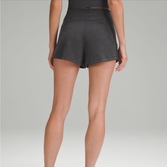 soft stream lululemon shorts - Picture 2 of 3